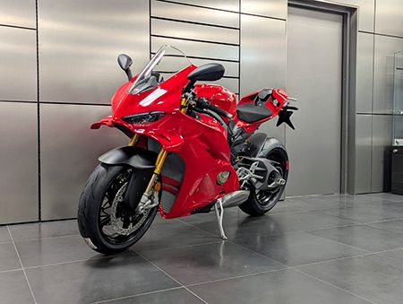 2025 Ducati Panigale V4 S