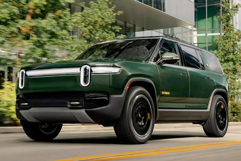 2025 Rivian R1S