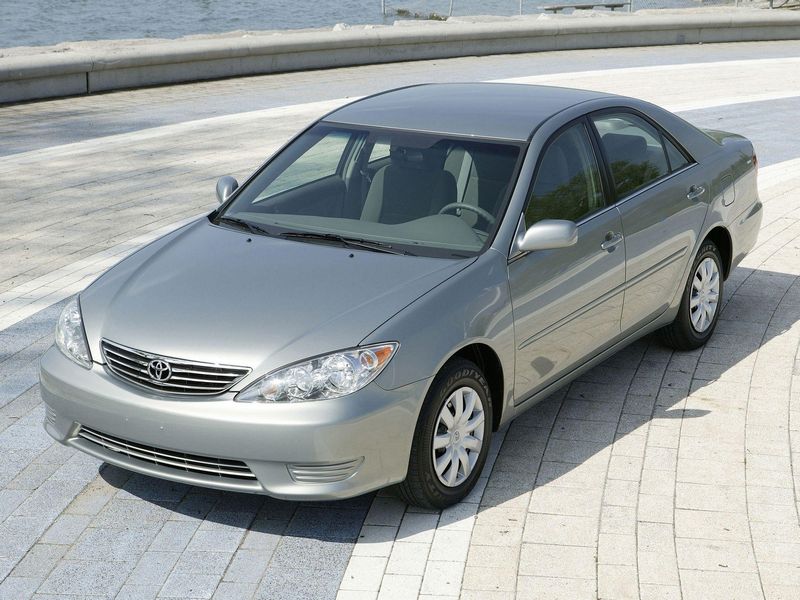 2004 Toyota Camry LE Sedan